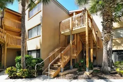 Image de Firethorn 312 - Condo 2 chambres avec plage privée avec chaises longues et parasol fournis, 2 piscines, centre de remise en forme et des courts de tennis.