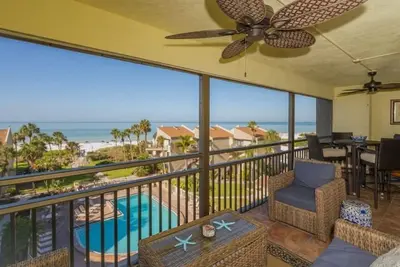 Image de Chinaberry 454 - Condo 2 chambres avec plage privée avec chaises longues et parasol fourni, 2 piscines, centre de fitness et courts de tennis.