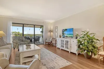 Image de Chinaberry 951 - Condo de 2 chambres avec plage privée avec chaises longues et parasol fournis, 2 piscines, centre de remise en forme et courts de tennis.