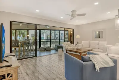 Image de Doveplum 221-2 étages, Condo 2 chambres avec plage privée avec chaises longues et parasol fourni, 2 piscines, centre de fitness et courts de tennis.