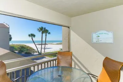 Image de Buttonwood 427 - Condo 3 chambres avec plage privée avec chaises longues et parasol fourni, 2 piscines, centre de fitness et courts de tennis.