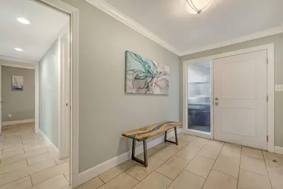 Image de Buttonwood 417 - Condo 3 chambres avec plage privée avec chaises longues et parasol fournis, 2 piscines, centre de fitness et courts de tennis.
