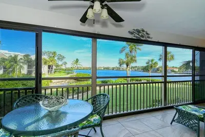 Image de Chinaberry 922 - Condo 2 chambres avec plage privée avec chaises longues et parasol fourni, 2 piscines, centre de fitness et courts de tennis.
