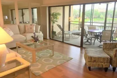 Image de Doveplum 524-2 étages, Condo 2 chambres avec plage privée avec chaises longues et parasol fourni, 2 piscines, centre de fitness et courts de tennis.