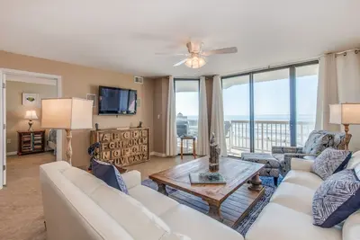 Image de Chas. Oceanfront Villas 209 - Ocean's Nine & Feeling Fine!