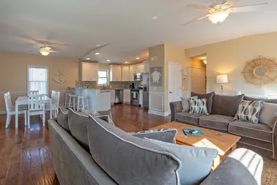 Image de Brand New Beach Block Remodel Total Condo De Plancher SUPÉRIEUR