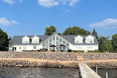 Image de Belle grande maison sur le lac Petenwell - à environ 30 minutes de la Wi Dells