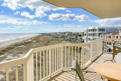 Image de \"Peaceful Paradise\" Confortable, relaxant - Vacances sur la côte de Charleston - Chas. Oceanfront Villas 324