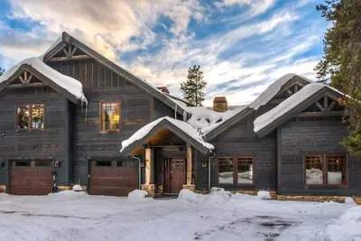 Image de Cabine de parc d'hiver Ultra Luxe 7000 pieds carrés