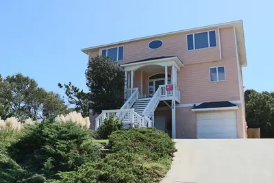 Image de Oceanfront maison de 6 chambres avec une vue imprenable sur l'océan! Idéalement situé à Emerald Isle, Nc!