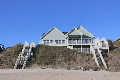 Image de Emerald Isle Oceanfront 5 Chambre 1/2 Duplex avec piscine privée (Location des deux côtés pour les grands groupes)