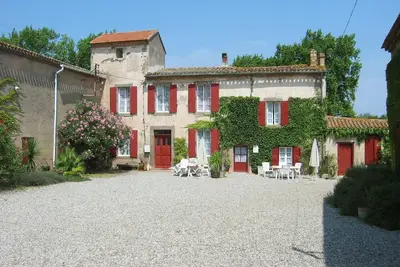 Image de Charmant gîte avec piscine dans un ancien domaine viticole