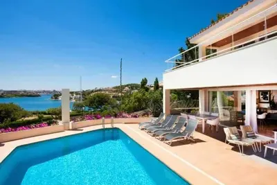 Image de Villa Lantana - Luxe et style avec une vue unique sur le port de Mahón