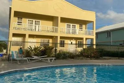 Image de Headley House, 2 chambres, 3 salles de bains Maison de vacances avec piscine près d'Oistins