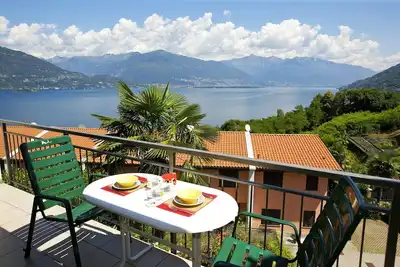 Appartement 2 pièces avec balcon et belle vue sur le lac