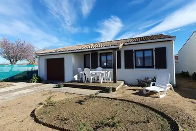 Image de Maison confortable avec jardin, proche plage et centre-ville – Animaux sur demande