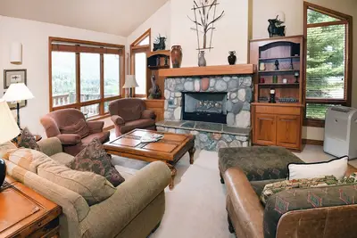 Image de Cette maison de vacances à Vail est située sur la navette de la ville de Vail au village de Vail