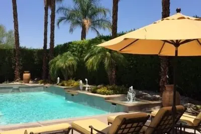 Image de Designer-Perfect Privacy Ă Oakmont Estates, Mission Hills Country Club