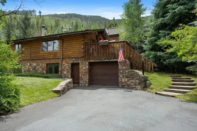 Image de Amazing Vail Cabin! Hot Tub PRIVÉ, ÉTAPES De L'Autobus! Famille Unique, parking