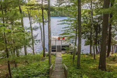 Image de Indian River Respite ~ Lac Rosseau, chalet de 3 chambres Ă coucher Ă Port Carling