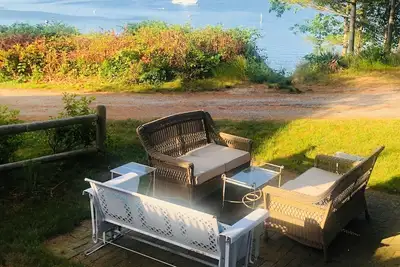 Image de Profitez de notre Breezy Beach House tout en regardant la baie!