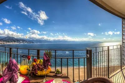 Image de Luxery Beachfront Condo 2 chambres 2 salles de bain condo de vacances