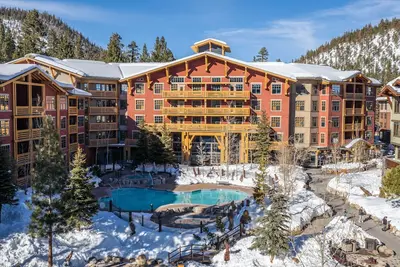 Image de Condo de luxe 2 Br / 2 Ba dans le village, Grand Sierra Lodge, à quelques pas de la télécabine