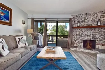 Image de Tous les nouveaux meubles, literie, linge de maison! Complexe riverain, quai de pêche, grande piscine - À quelques pas de la plage de la tortue! Cozy Cove 3