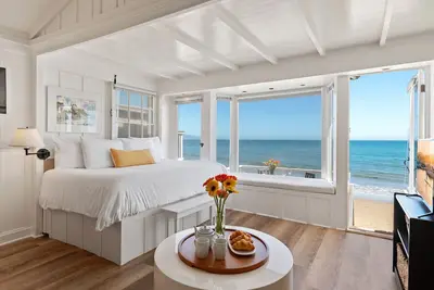 Image de Le Petit Bijou - Studio romantique en bord de mer avec terrasse pour coucher de soleil