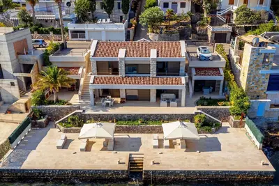 Image de Villa de luxe en bord de mer dans la baie de Boka
