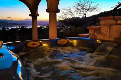 Image de Villa avec vue spectaculaire à 350 mètres de la plage de Rodiles avec jacuzzi
