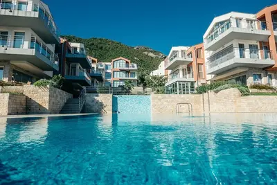 Moderne et Appartement de luxe / Acacia Hill / Kotor Vue sur la baie Superbe / Piscine à débordement