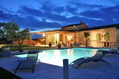 Image de Belle Maison indépendante avec piscine privée au cœur de la Provence