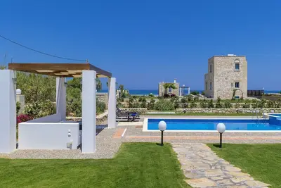 Image de Azure villa - Trois Chambres Villa, Couchages 7