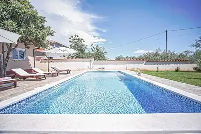 Maison de vacances avec piscine dans la nature