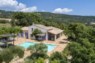 Image de Villa climatisée, 8 couchages, vue imprenable, piscine chauffée, près du Plan de la Tour