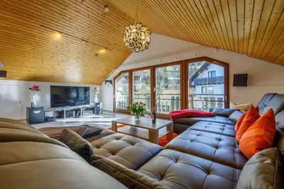 Image de Maison de luxe: sauna, bain à remous, cheminée, wifi, barbecue, clôturé, aire de jeux, piste de ski