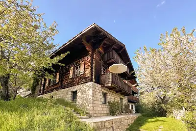 Image de Hide-away Chalet www dans les montagnes suisses. josihaus. com