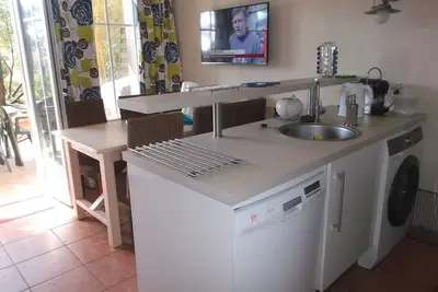 Image de Très agréable pavillon mitoyen de type 3 situé sur le Golf avec piscine