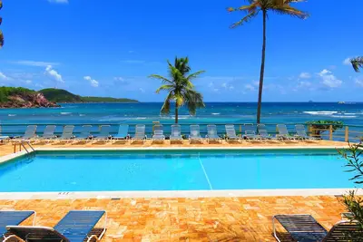 Image de Condo front mer \/ piscine sur la baie de Bolongo; des vues magnifiques et un emplacement exceptionnel!