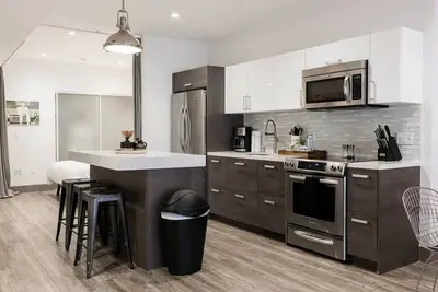 Image de Exposed Brick Loft-Style Space | Private Balcony!