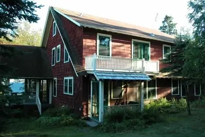 Image de Cedar Cliff Retreat - Superbe artisan des années 1920 sur la rive du lac Supérieur