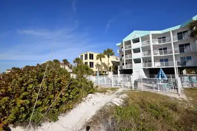 Image de Beach Front 3 Bedroom 2 Bath West Coast Vista