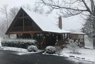 Image de Dogwood Dreams} Superbes vues, superbe salle de jeux, WiFi, bain à remous, pas de routes escarpées