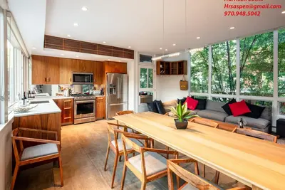 Image de Ski contemporain dans un lotissement - Montagne Aspen - Au cœur, en face de l'hôtel St Regis
