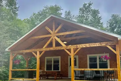 Image de Magnifique chalet chauffé par Pitcher Pond avec 3 hectares magnifiques - 6 personnes