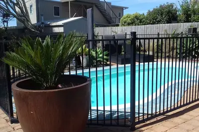 Ocean Oasis - vue sur l'océan, la plage et la piscine à l'avant