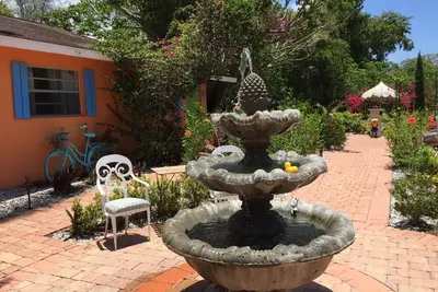 Image de Hibiscuss Cottage 2 Chambre 1 Bain Juste 30min À Pied De La Plage Cuisine COMPLÈTE