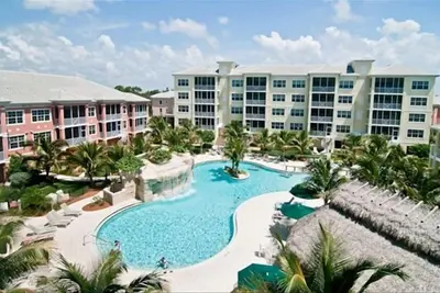Image de «Tropical Penthouse Paradise» 5 plages! 2 piscines du complexe! Gym! Amusement!