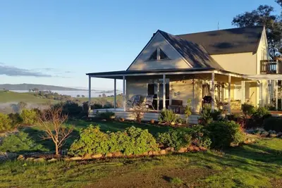 Image de Cottage avec vue sur la colline